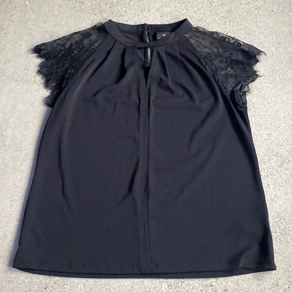 Worthington Lace Shoulder Black Polyester Tee. Size PS